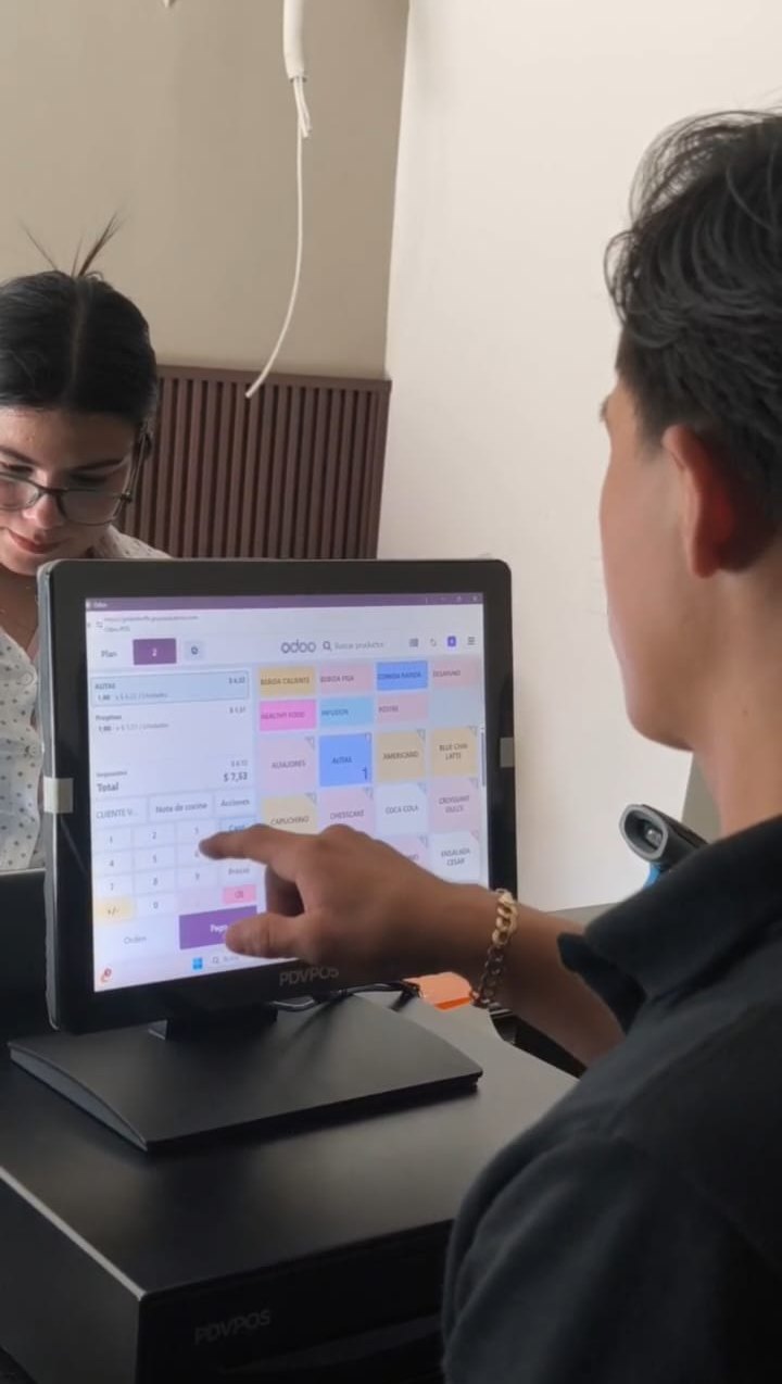Capacitación al personal de Golden Grove Coffee en el punto de venta